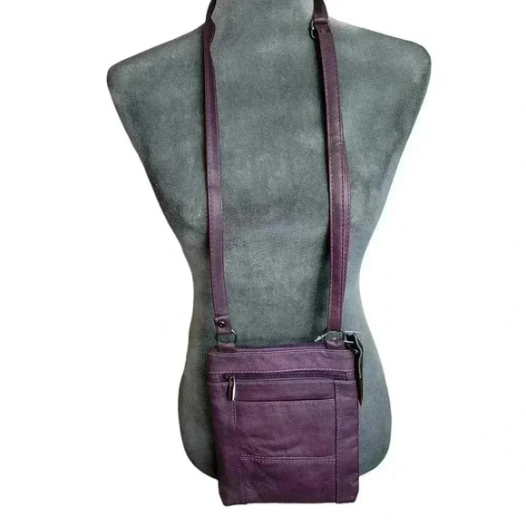 Maze Exclusive Shoulder Bag NWT - Picture 2 of 5